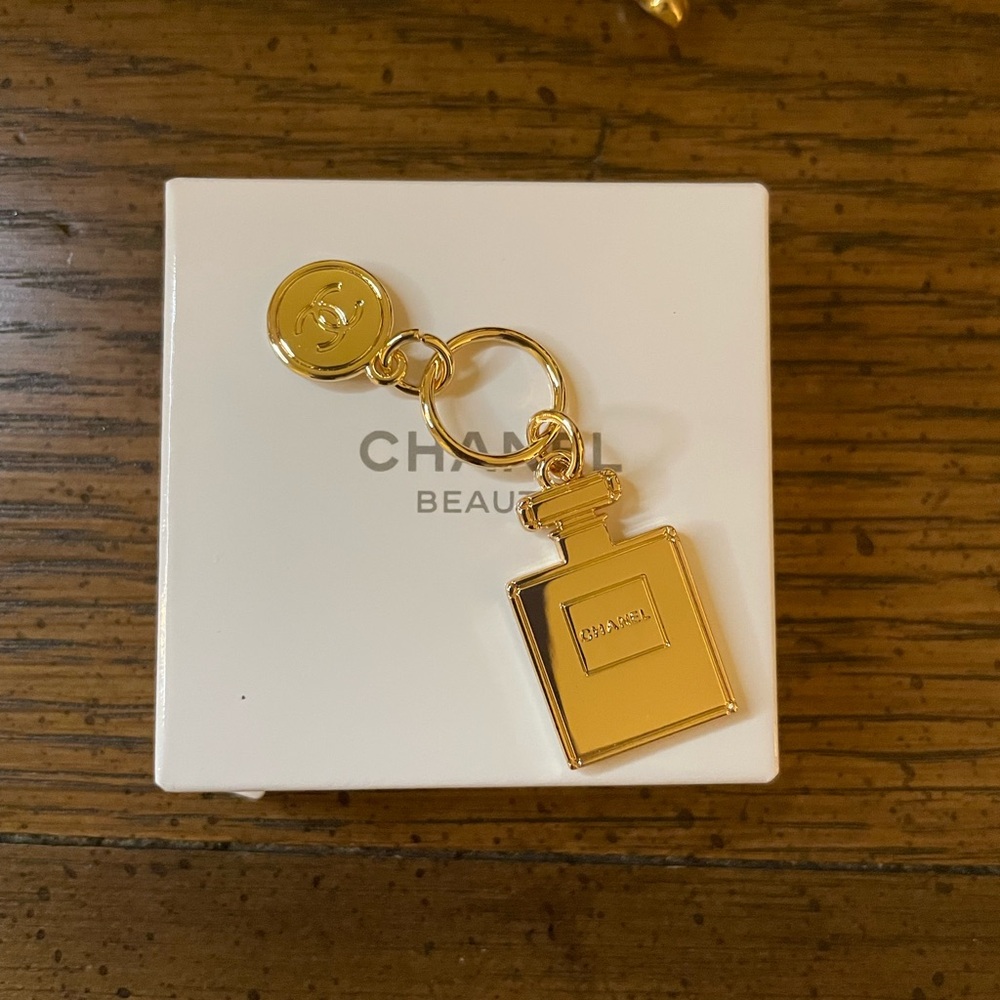 Chanel Beauty Holiday 2023 Gold No 5 Bottle Key Charm